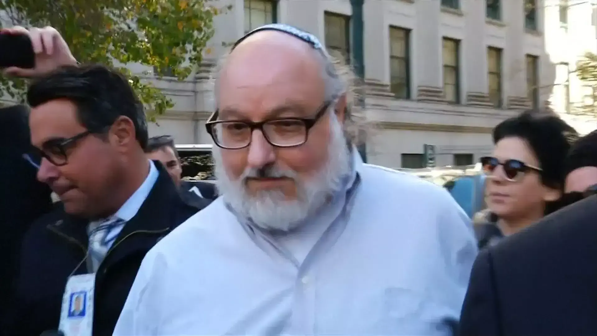 מכלא קטן לכלא גדול: איך שורדים בחוץ אחרי 30 שנה?