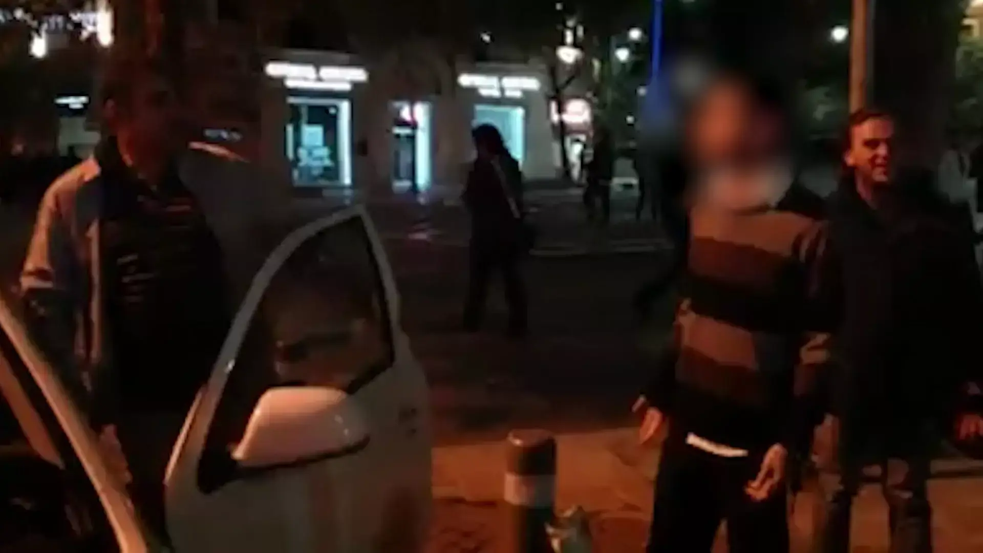 עם דגל בחלון וכיפה: נהגי המונית בבירה מנסים להיראות "לא ערבים"
