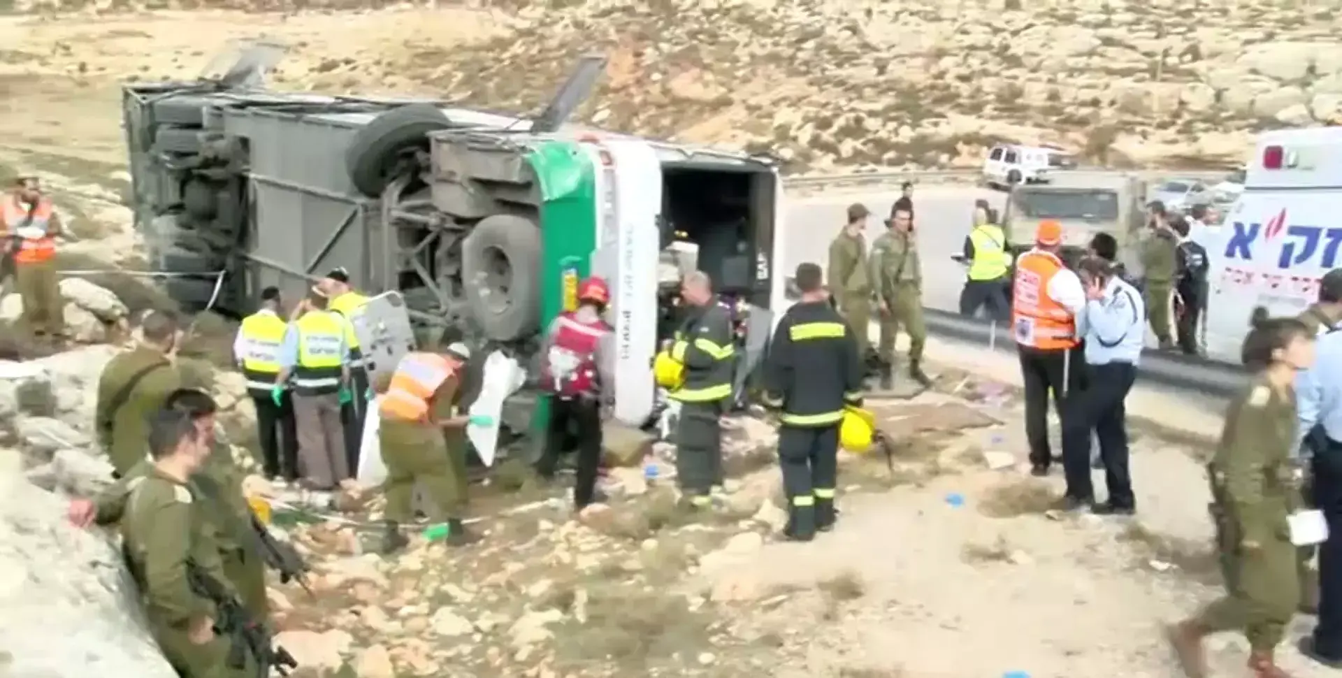 נהג האוטובוס שהתהפך: "רכב פלסטיני עקף אותי בפראות וגרם לתאונה"