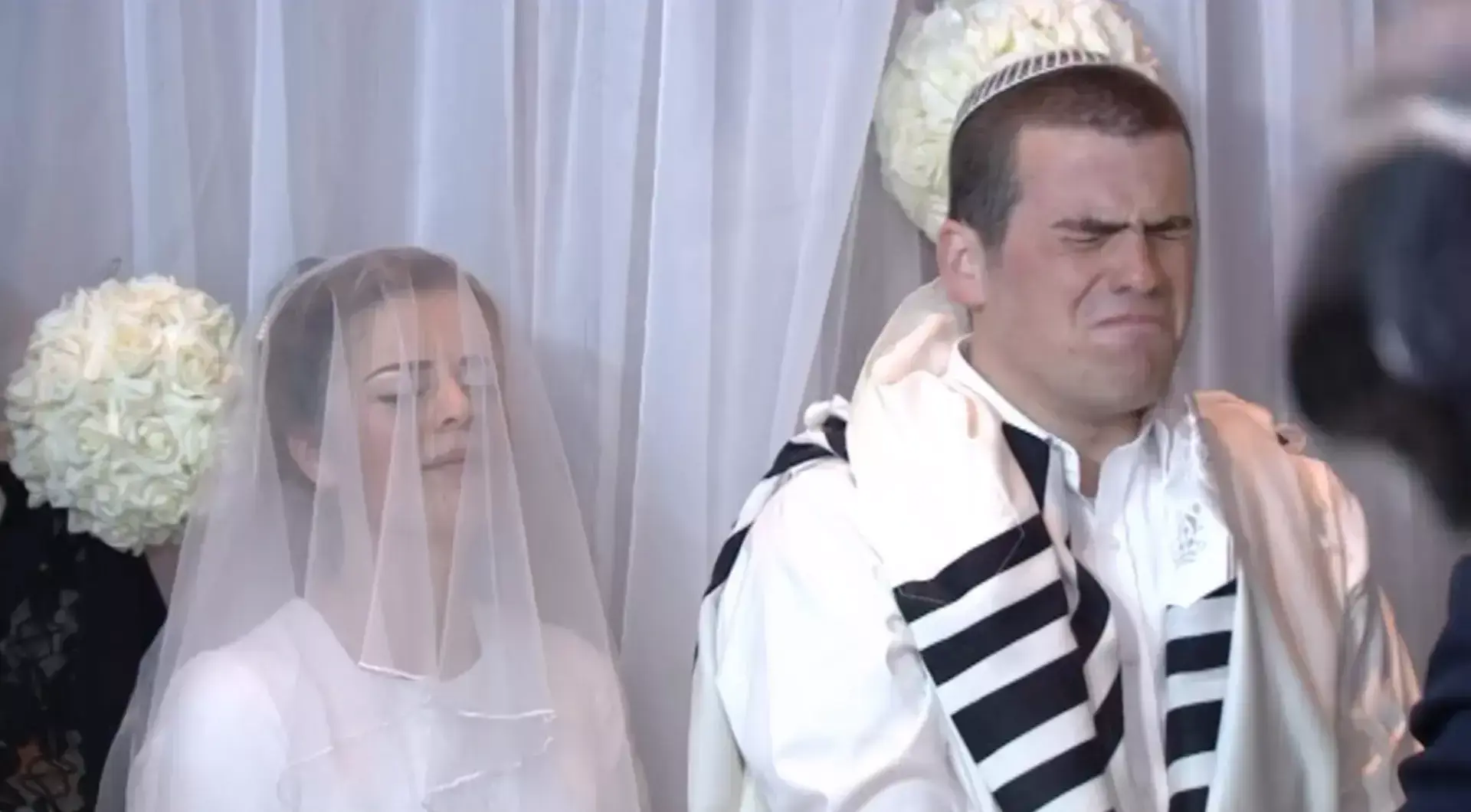 הגיעו גם מארה"ב: אלפים חגגו בחתונת הצעירה שאיבדה את אביה ואחיה
