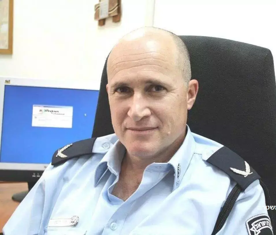 סמפכ"ל פורש, ניצב חשוד: האתגר הראשון של אלשיך - איוש הפיקוד הנעלם
