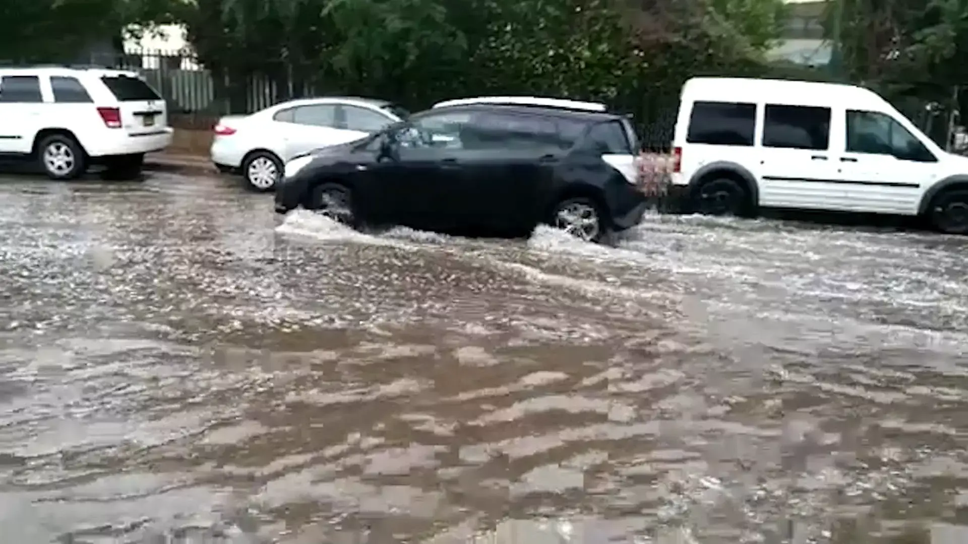 בגלל הרוחות: יאכטה התנגשה במזח בהרצליה, 4 נפצעו קל