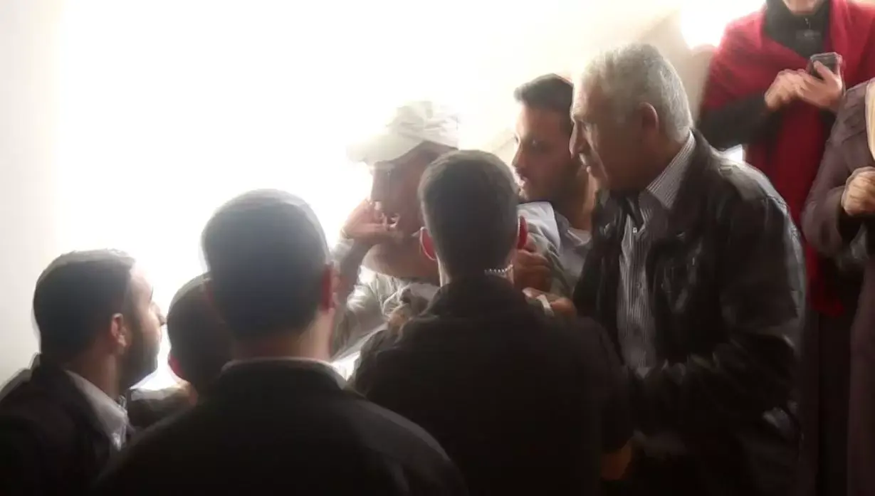 מהומה בבית המשפט: בני משפחות מחבלים התפרעו מחוץ לדיון