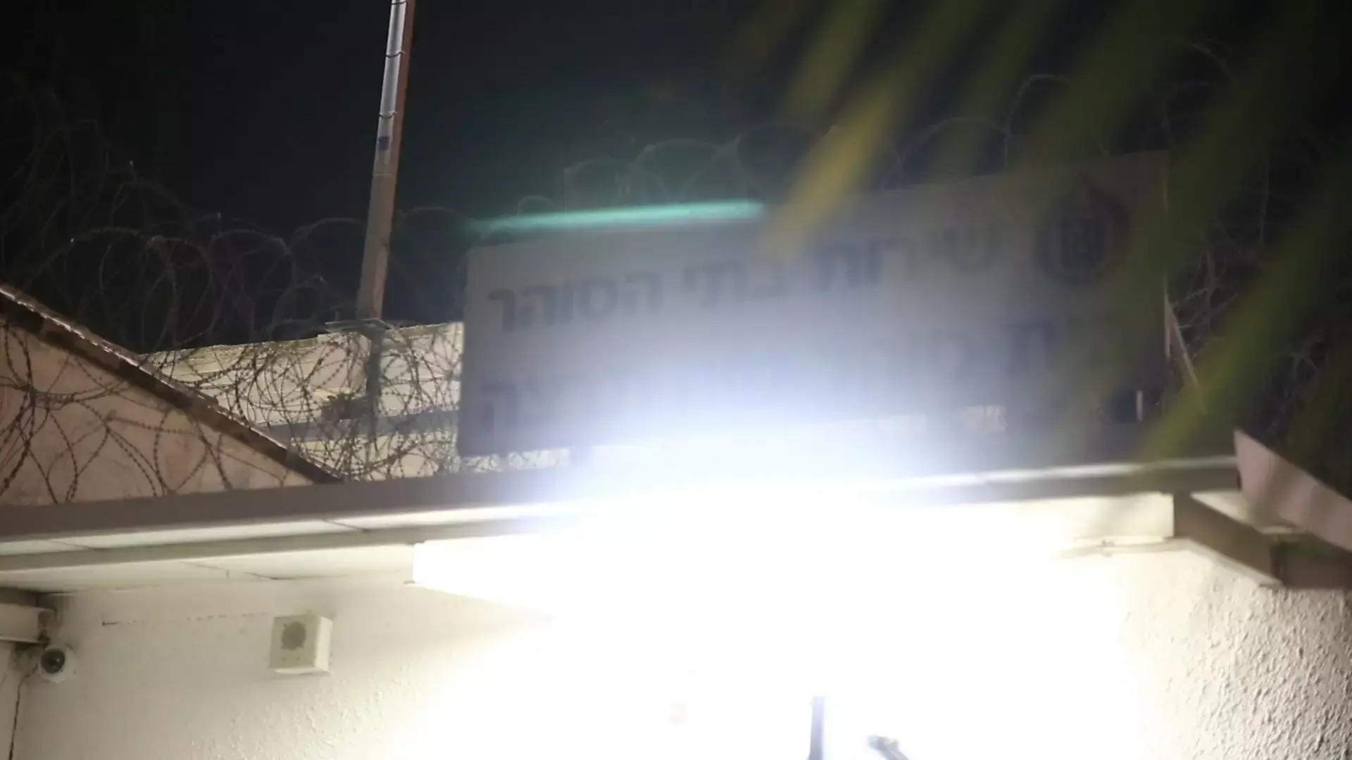 "אולי אמרו להם שאני מתה?": הצגת האימהות בכלא נווה תרצה