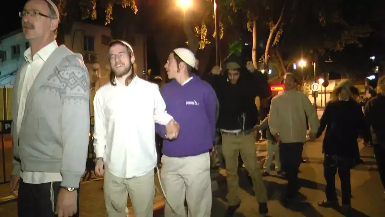 כ-300 הפגינו מול מתקני שב"כ נגד תנאי מעצר החשודים בטרור יהודי