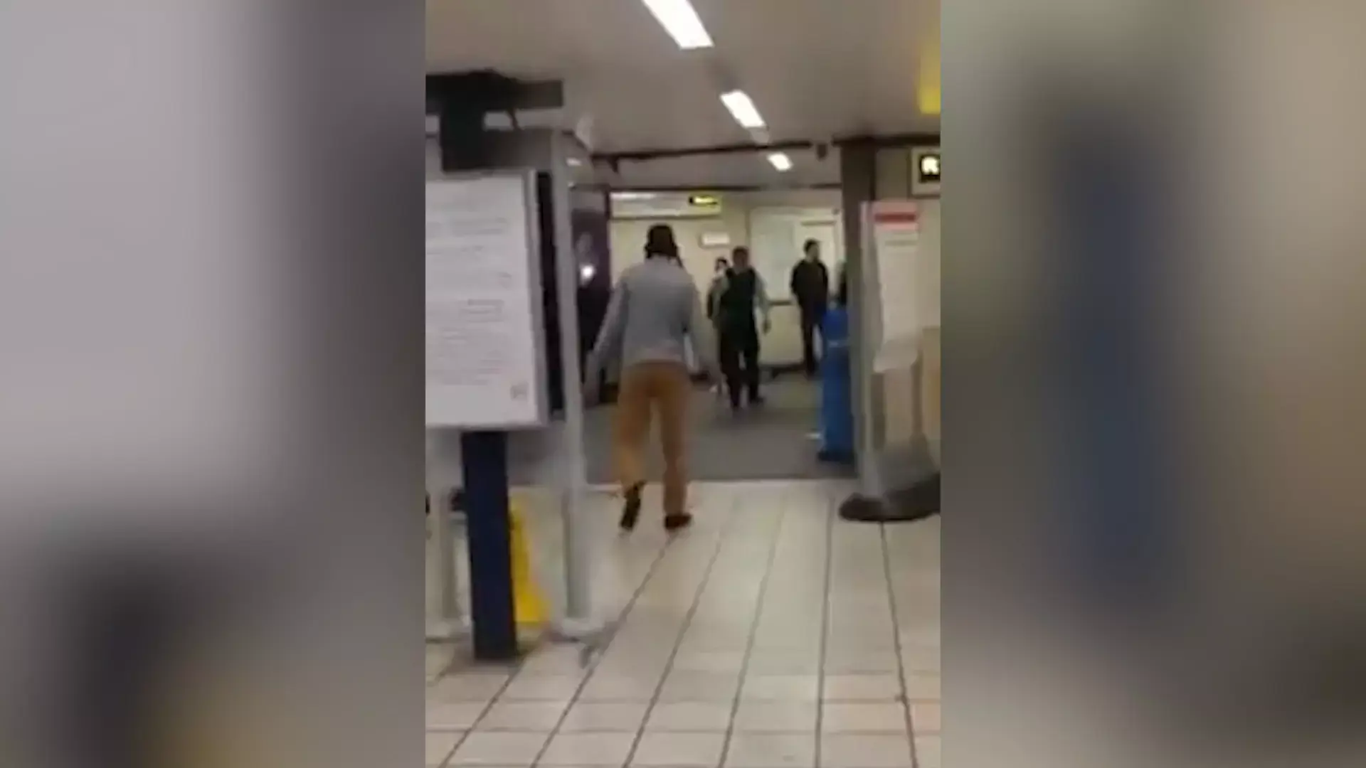גבר שיסף גרונו של נוסע ברכבת בלונדון - וצעק: "זה בשביל סוריה"