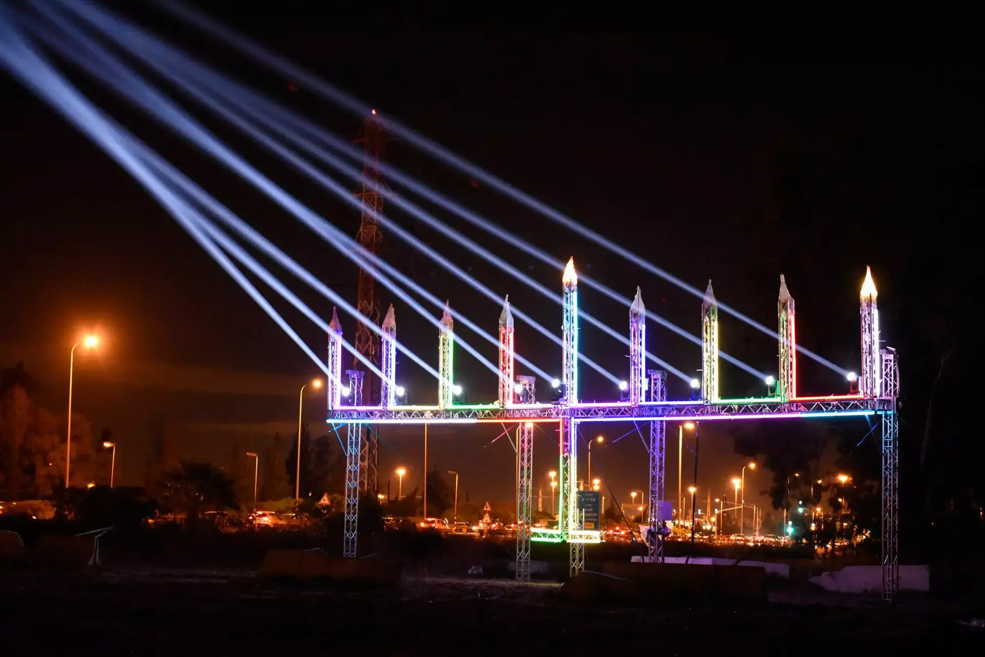 הלוויית יוסי שריד ונר ראשון של חנוכה: תמונות היום
