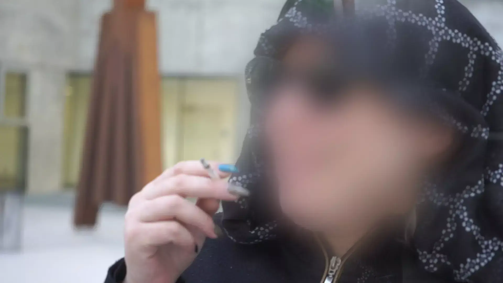 "מבטיחה שאני לא סובלת": נשים בזנות מעידות לטובת בית הבושת שלהן