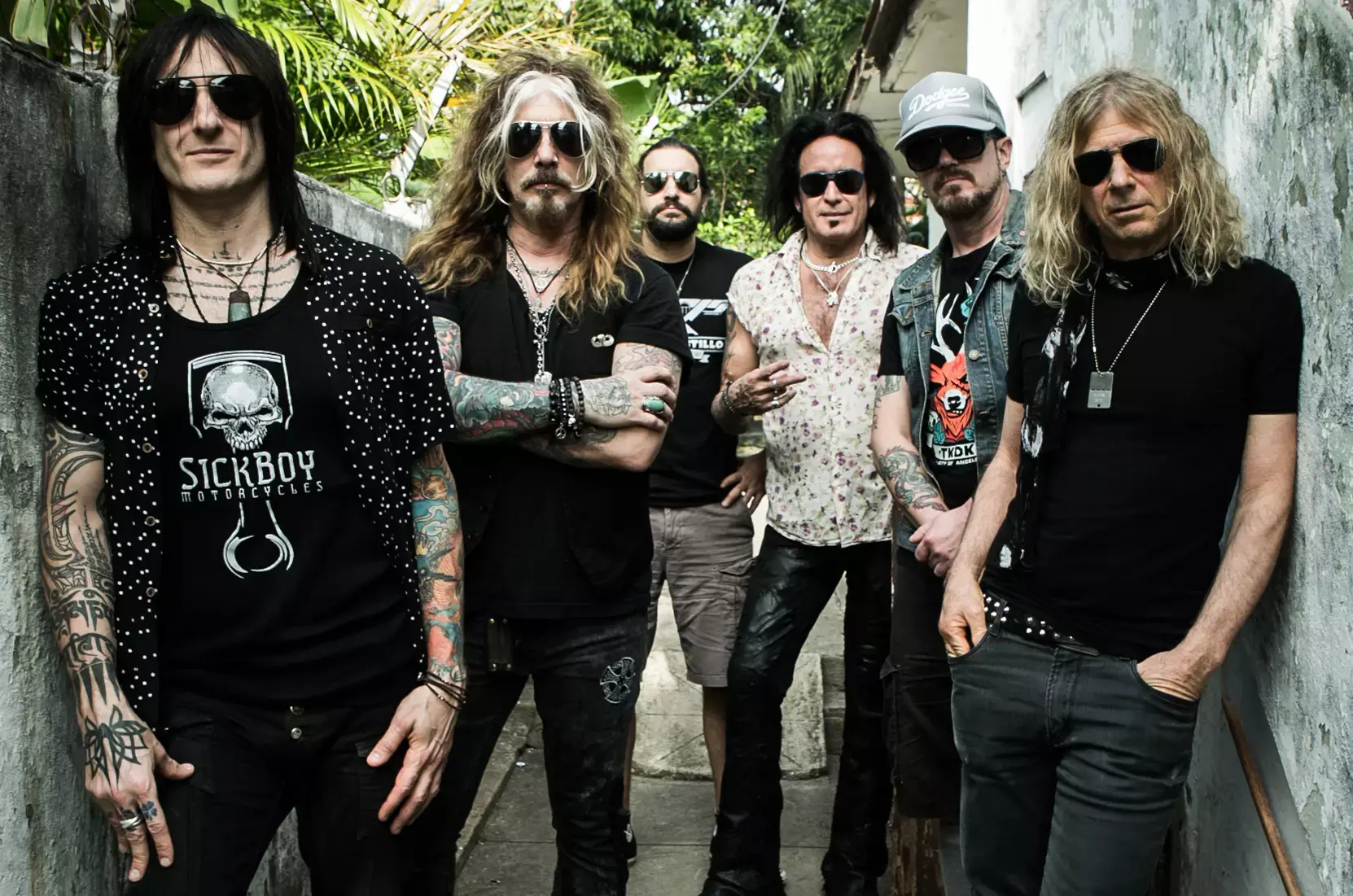 בית התקליט עם The Dead Daisies