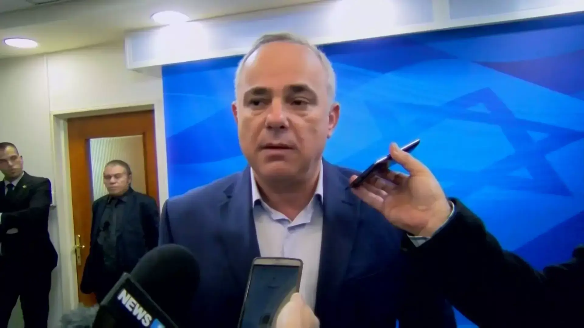 שלום נעדר מישיבת הממשלה; חוטובלי: "אין תחליף לחקירה"