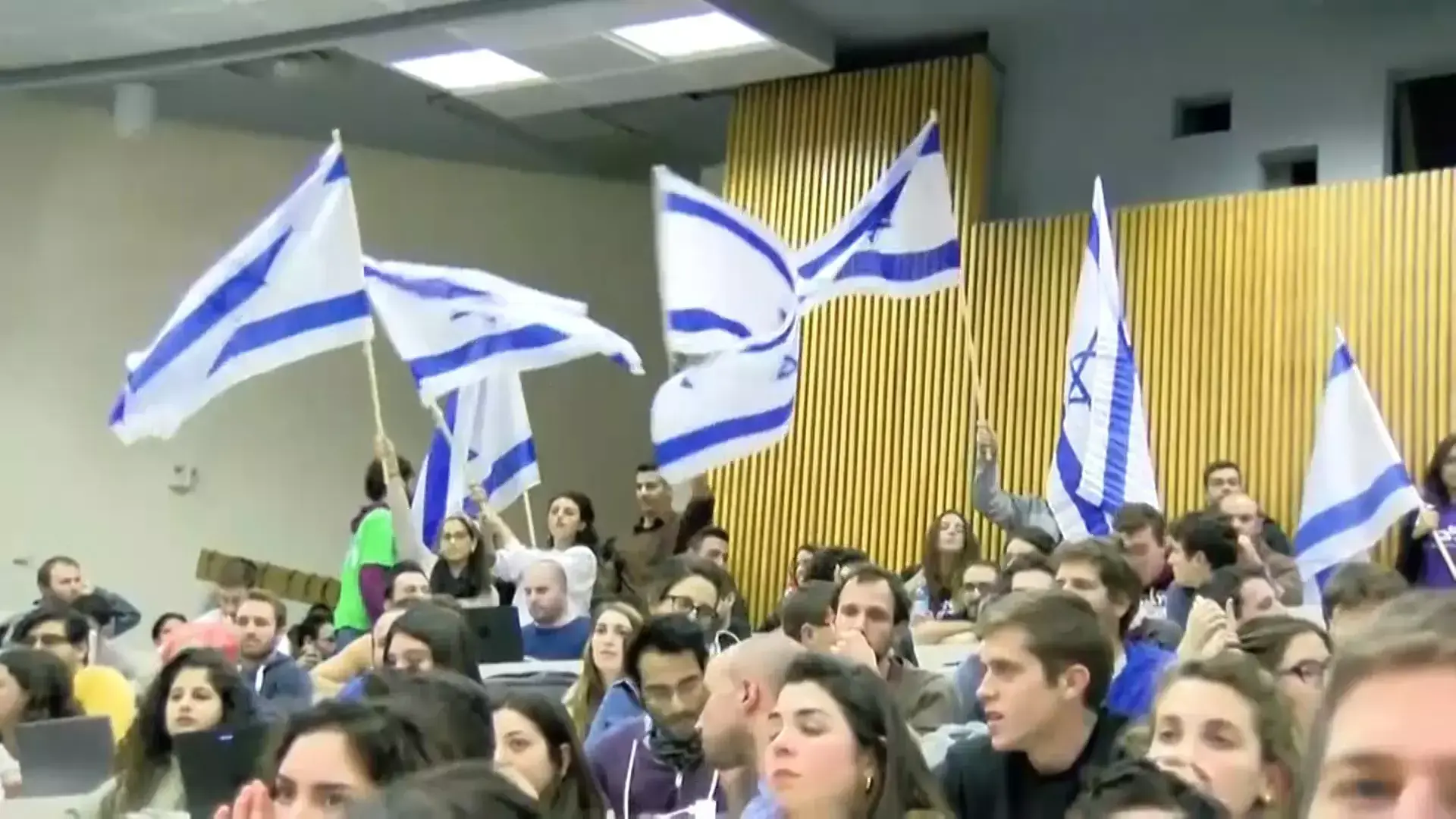 "שוברים שתיקה" קיים הרצאה באוניברסיטה בבירה: עשרות מחו מחוץ לאולם