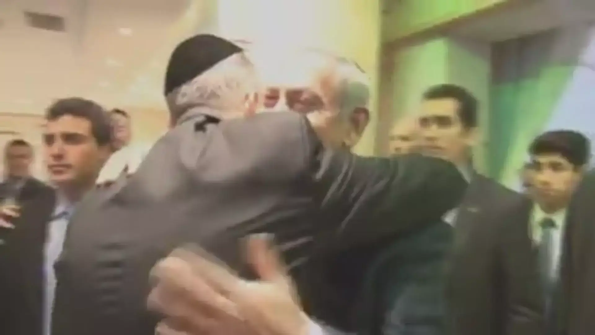"תיאטרון הבובות" של נתניהו הכניע את ניר ברקת וגדעון סער ללא קרב