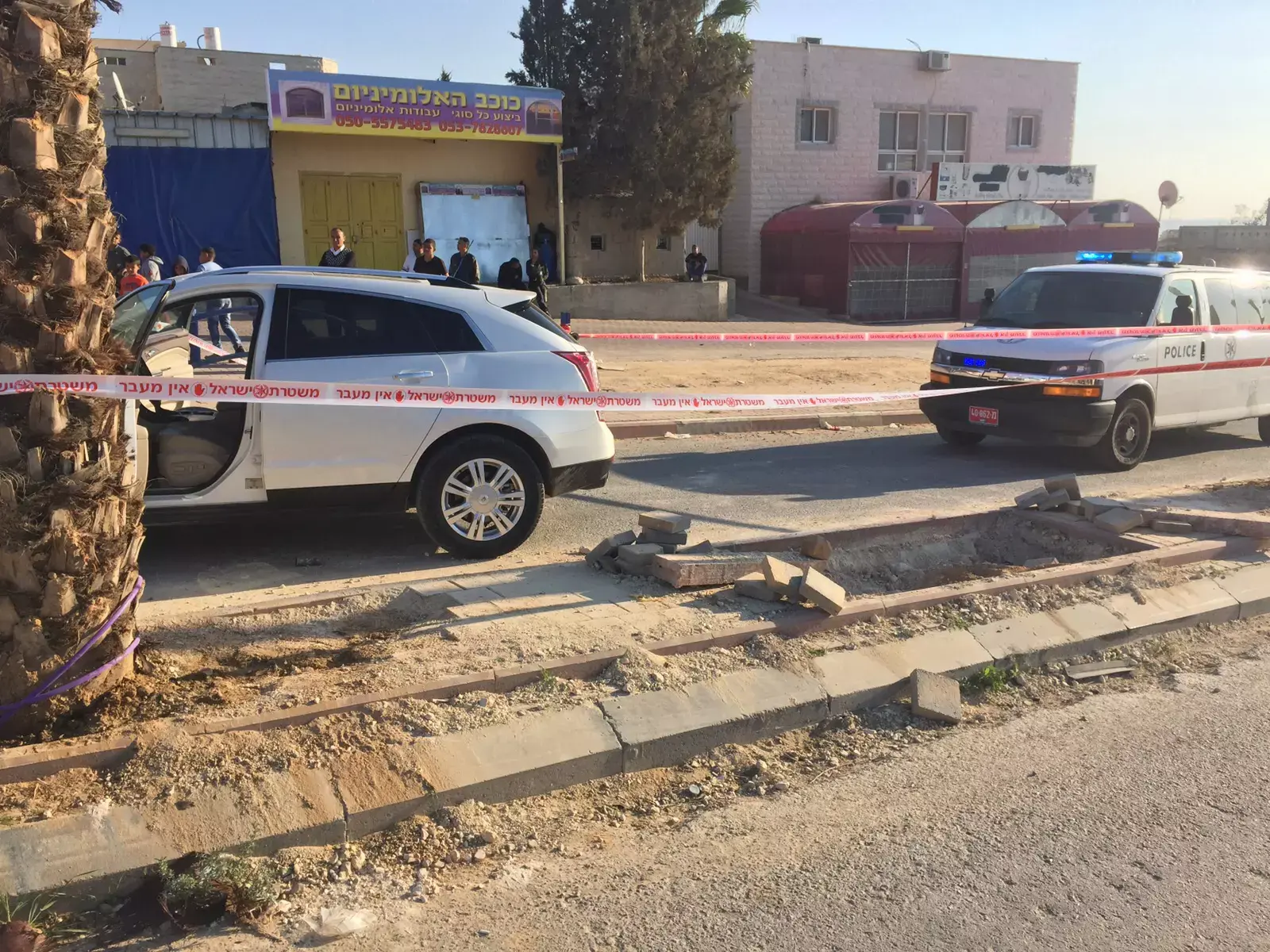 חשד לרצח: גבר בן 50 נורה למוות מירי חולף ביישוב בנגב