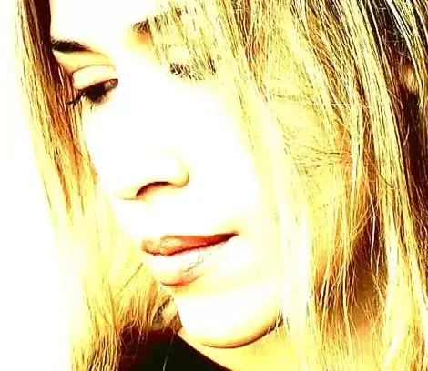 &rdquo;Between The Lines&rdquo; של Pitchbend