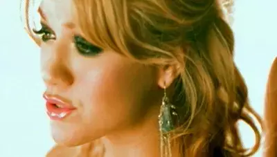Kelly Clarkson