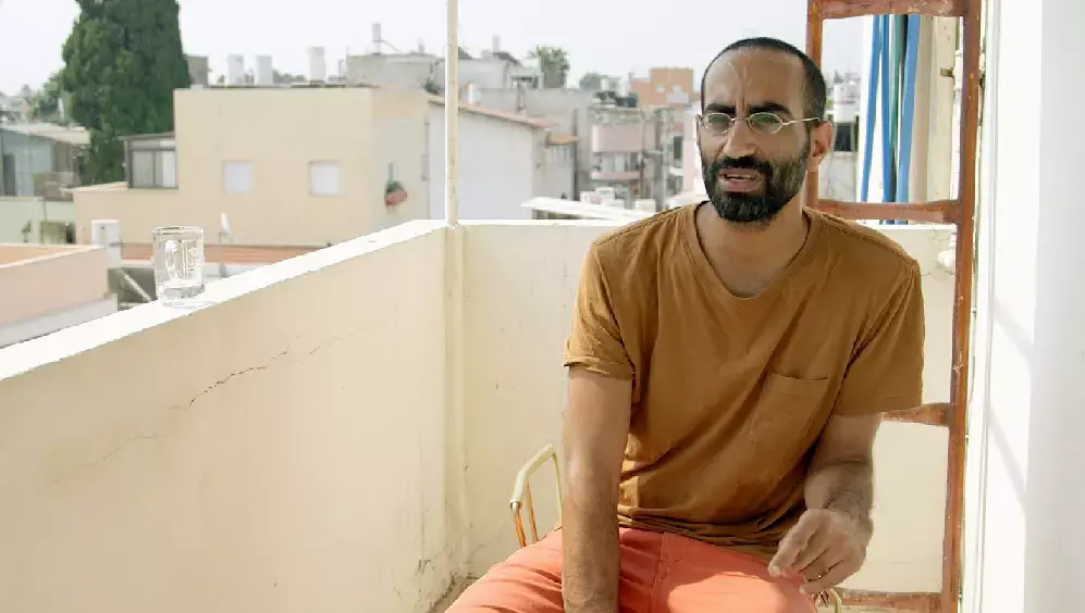 "בלי משקפיים הסיכוי להיעצר יותר גבוה": הצצה ל"המערכת"