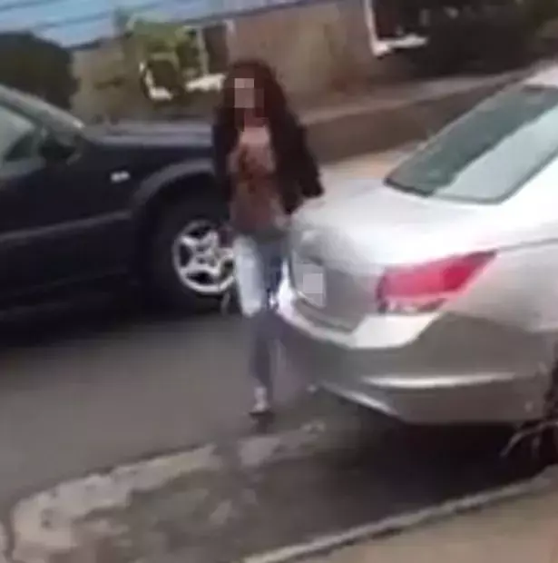 צפו באישה שהוציאה את כל הזעם שלה על רכבו של בן זוגה