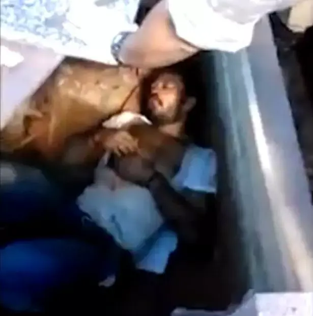 אישה שהוכרזה מתה בטעות הושארה בשק גופות במשך 50 דקות