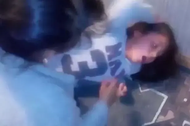 מפחיד ומטריד: צפו בגירוש שדים מגופה של ילדה בת 11