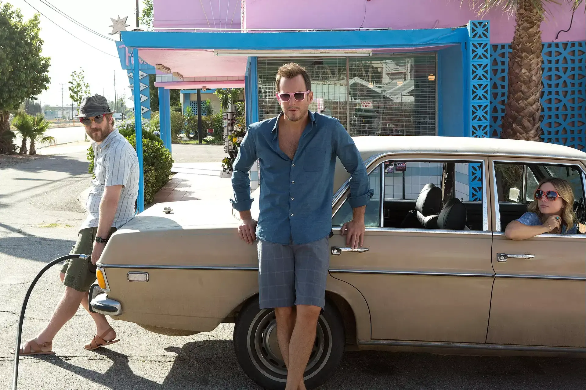 נישא ברוח: "Flaked" היא עוד קומדיה של נטפליקס על אנשים מחורבנים בלוס אנג'לס