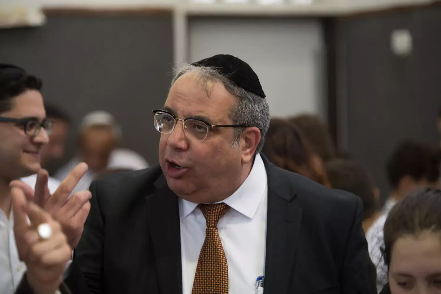ח"כ יגאל גואטה חש ברע בפראג ואושפז; משפחתו פועלת להטיסו ארצה
