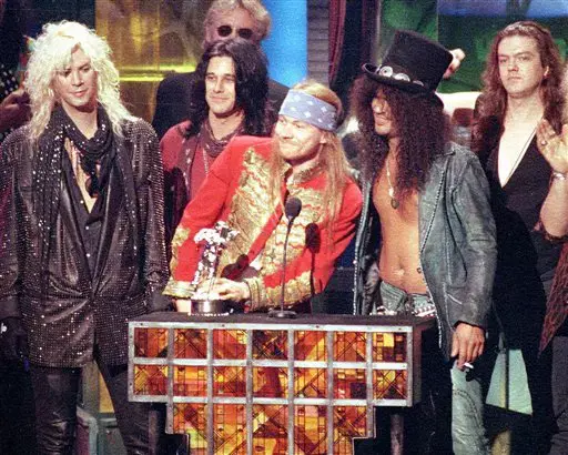 אחרי 23 שנה: אקסל רוז וסלאש התאחדו בהופעה של Guns N' Roses