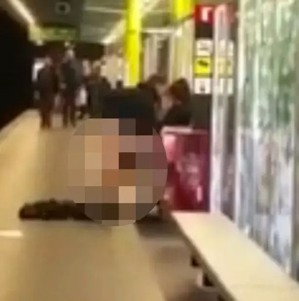 בלי בושה: זוג עשה סקס בתחנת רכבת תחתית מול מאות אנשים
