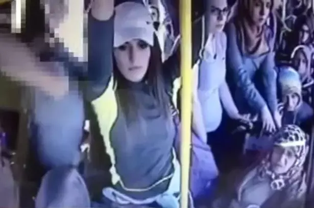 גבר הטריד מינית נוסעת באוטובוס וחטף מכות מכל הנשים באזור