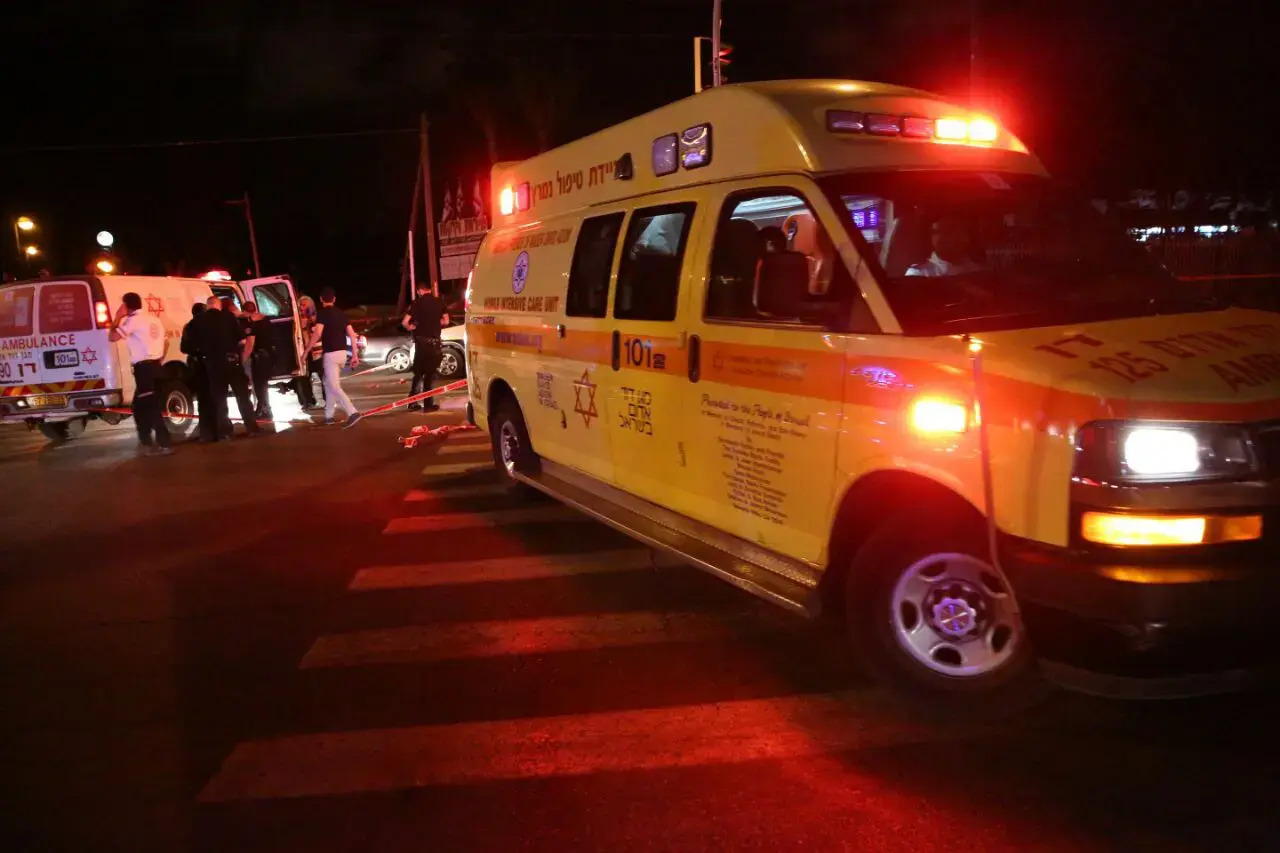 ניסיון חיסול בנס ציונה: שני גברים נורו מרכב ונפצעו באורח קשה וקל