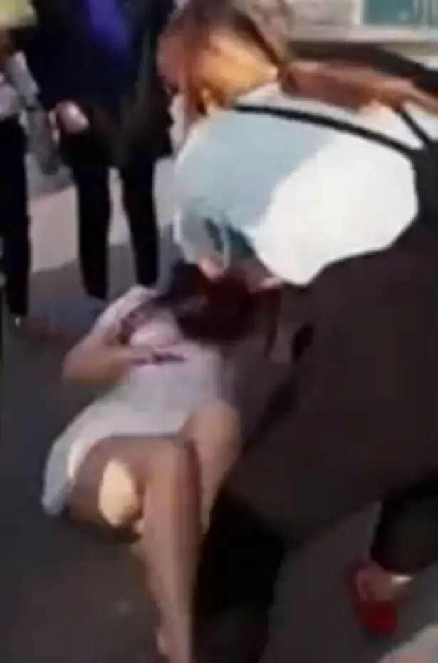 קשה לצפיה: אישה מלמדת את המאהבת של בעלה לקח כואב