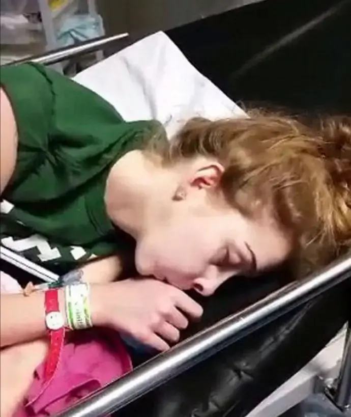 עצוב: צעירה עם מחלה מסתורית מבקשת המתת חסד