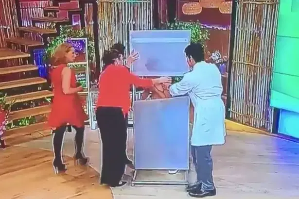 דוגמנית עירום התעלפה בשידור חי במהלך בדיקת סרטן השד
