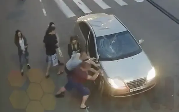 רמבו הרוסי: נורה פעמיים אבל המשיך להילחם בקרב כנופיות