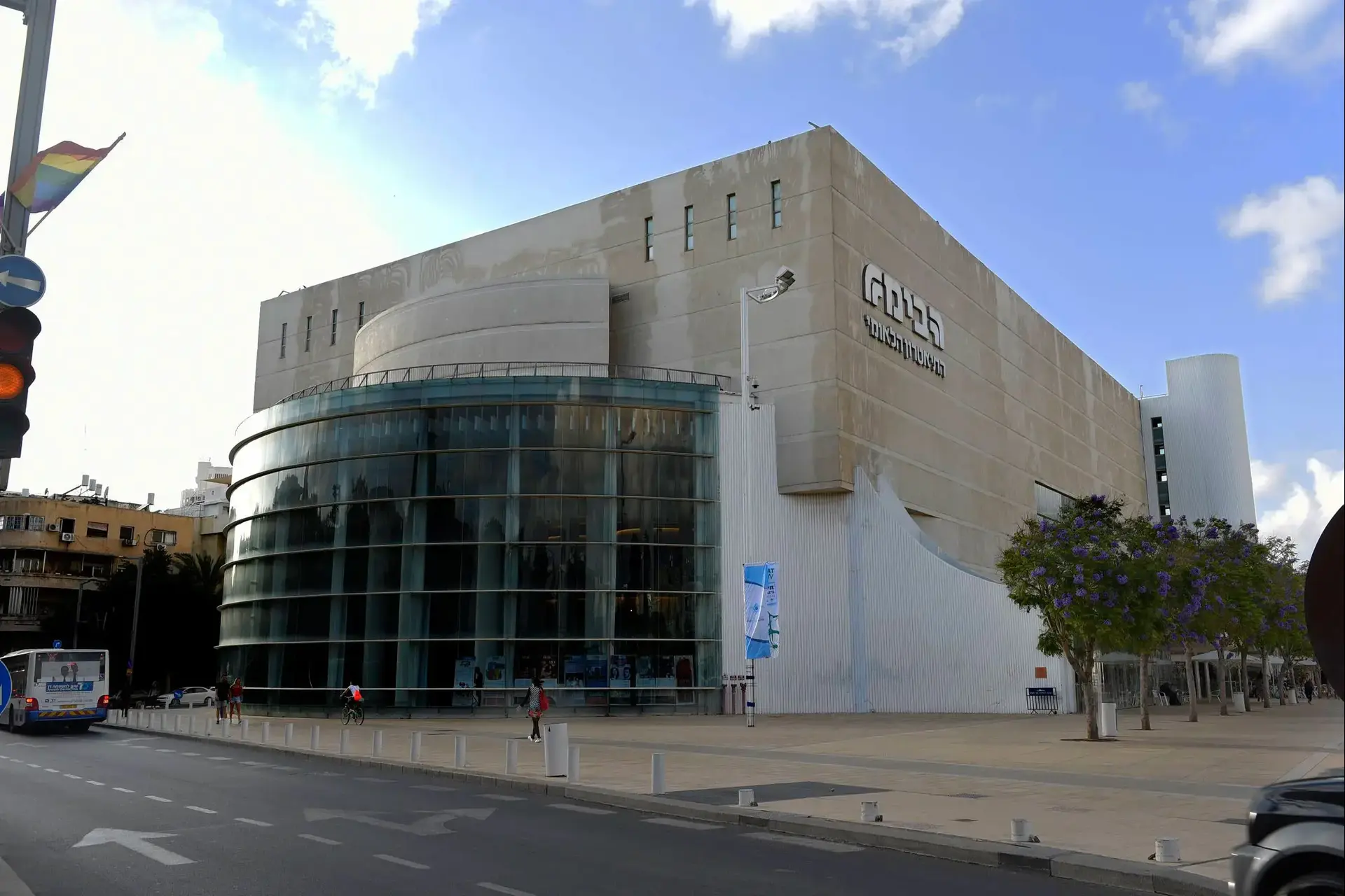 ניצל מפשיטת רגל: תיאטרון הבימה עובר רשמית לבעלות עיריית תל אביב