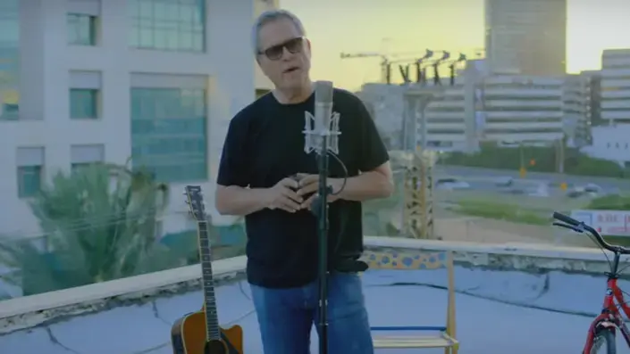 צפו בקליפ ל"איך מרגישים כשיש אהבה" של שלמה ארצי