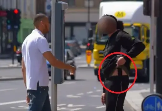 לא מצחיק: המתיחה ברחוב שכמעט הדרדרה לדקירה בסכין