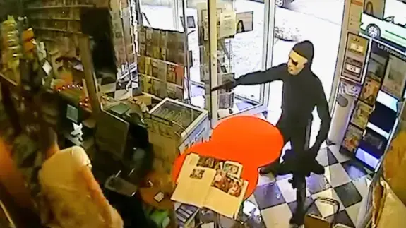צפו בכלב הגיבור שהציל את בעליו משוד ורדף אחרי הפושע