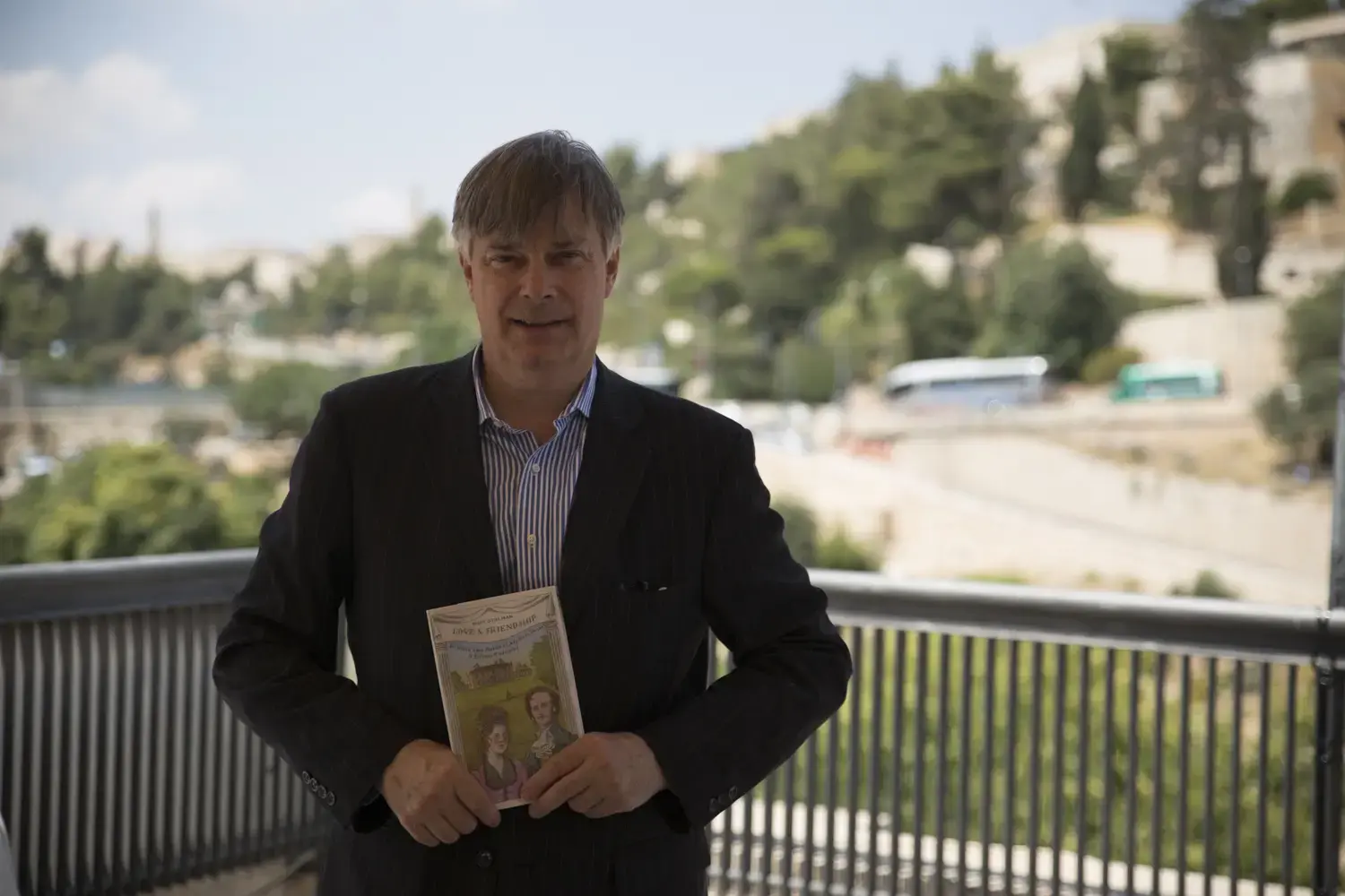 על תזונה ורגישות: שיחה עם וויט סטילמן, במאי "אהבה וידידות", על ג'יין אוסטן, קפה ובלאדי מרי