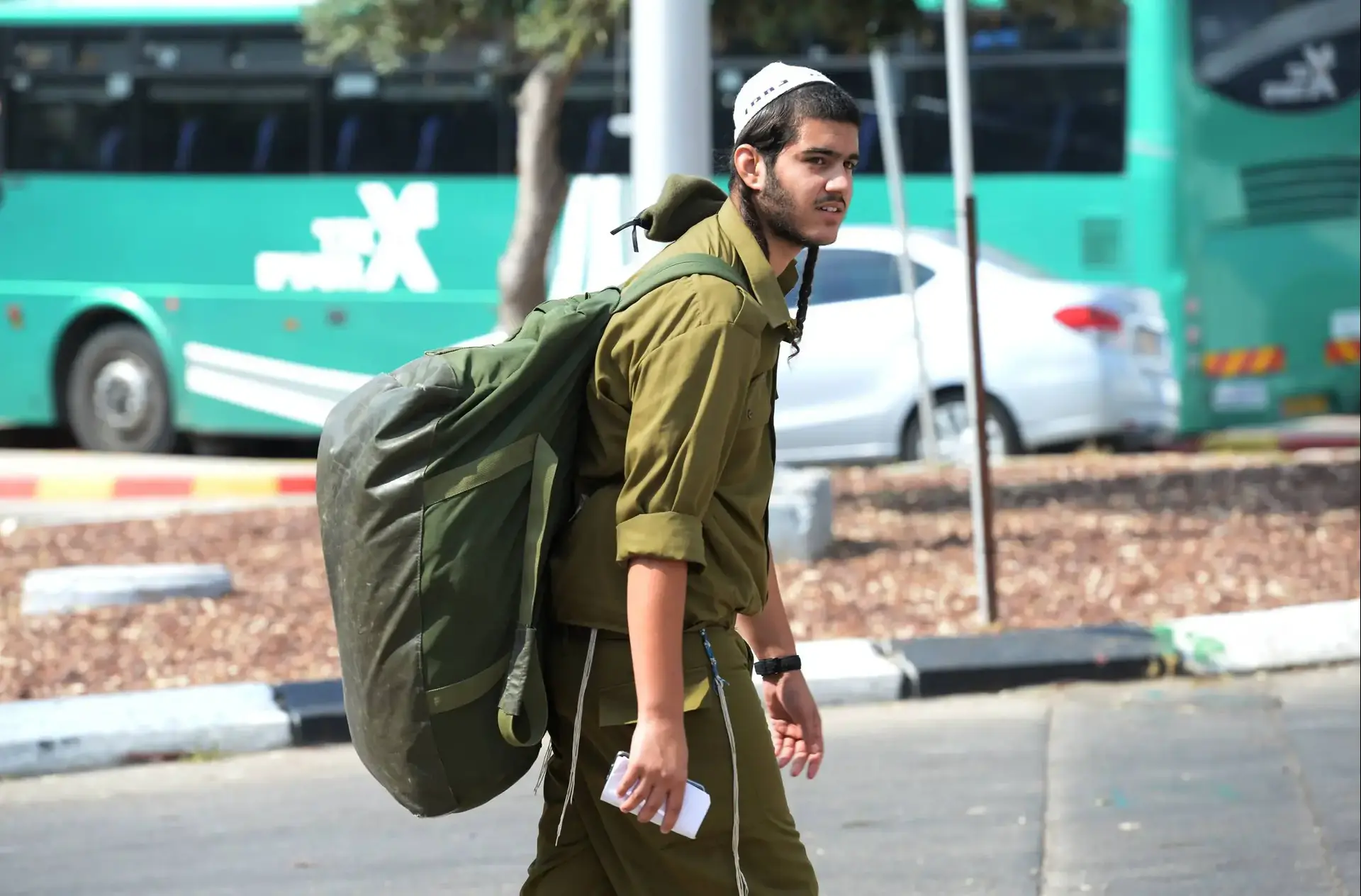 הרב גרנות נגד שילוב נשים ביחידות שדה: "טעות ביטחונית"