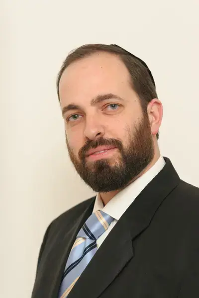 אטיאס יסדר?