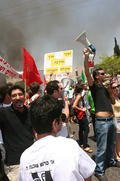 מאות סטודנטים מת&rdquo;א הפגינו במחאה על התקציב