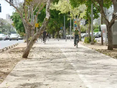 עיריית ת&rdquo;א מכחישה שפקחיה גוררים אופניים