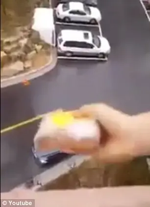 מזון מהיר: הדרך המקורית של אישה לתת לבעלה את הכריך ששכח