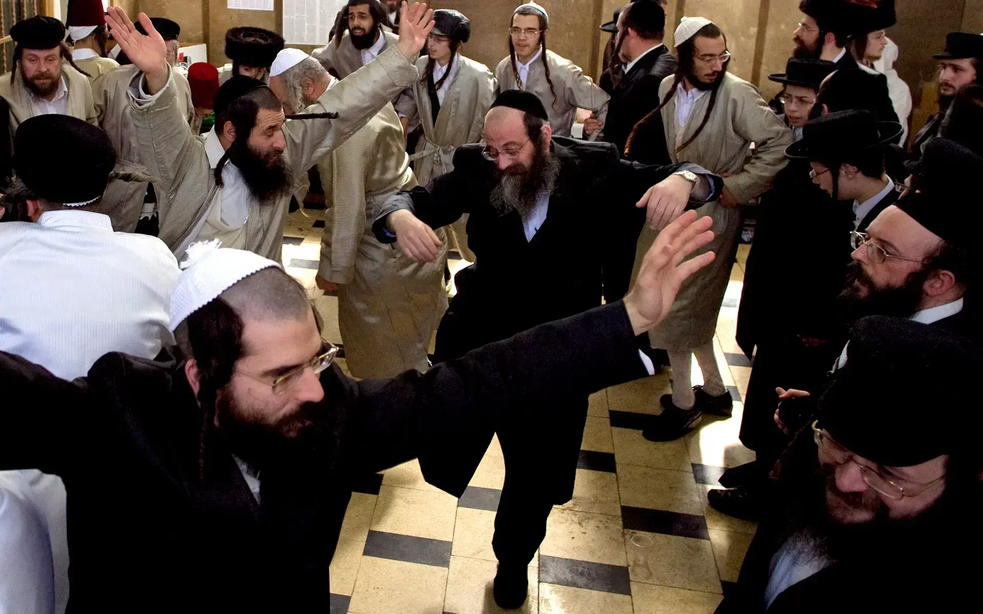 סוויט ארומה אוף דה חלה: הצצה לתוך תעשיית הקאברים החרדית