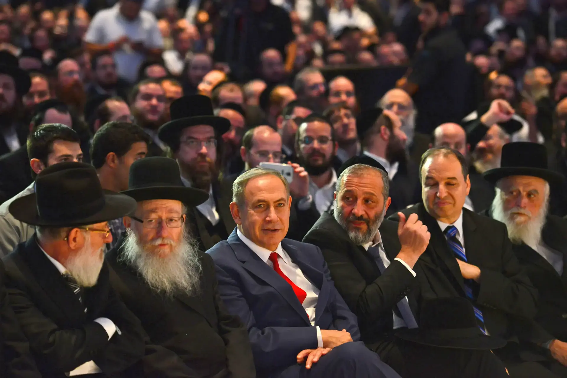 מתיחות בקואליציה: החרדים נגד החוק לפתיחת חנויות בשבת