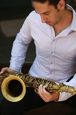 צפו בקליפ "Momento" של הסקסופוניסט עמית פרידמן והזמרת הצי'ליאנית קלאודיה אקונה