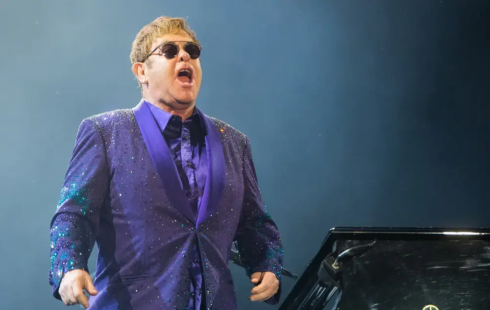 אלטון ג'ון אחרי האשפוז: "אני נח ומתחזק מדי יום ביומו"