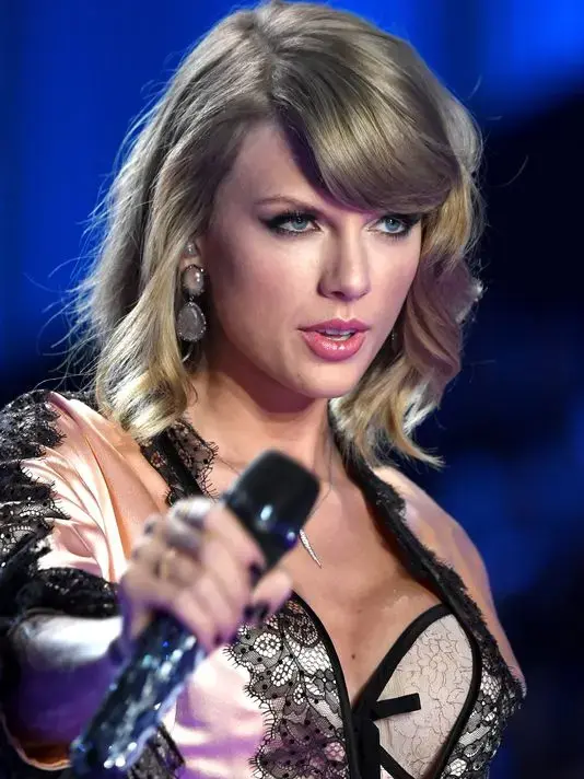 האזינו ל-"Look What You Made Me Do" הסינגל הראשון מתוך האלבום החדש  של טיילור סוויפט