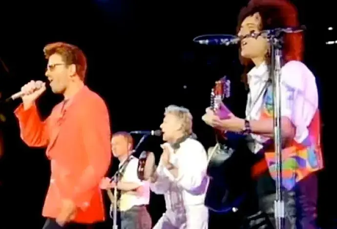 צפו: ג'ורג' מייקל מבצע את "Somebody to Love", דיוויד בואי מתנועע בהנאה