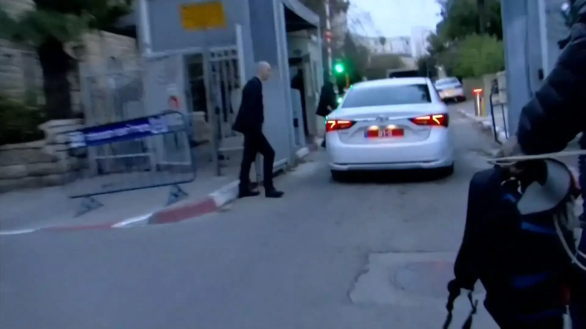 הנחקר הנוסף ב''תיק 2000": איש עסקים פרטי שמקורב לנתניהו